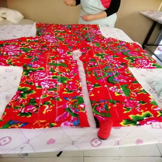 手工棉襖：又土又丑卻年年爆單，她做了8年