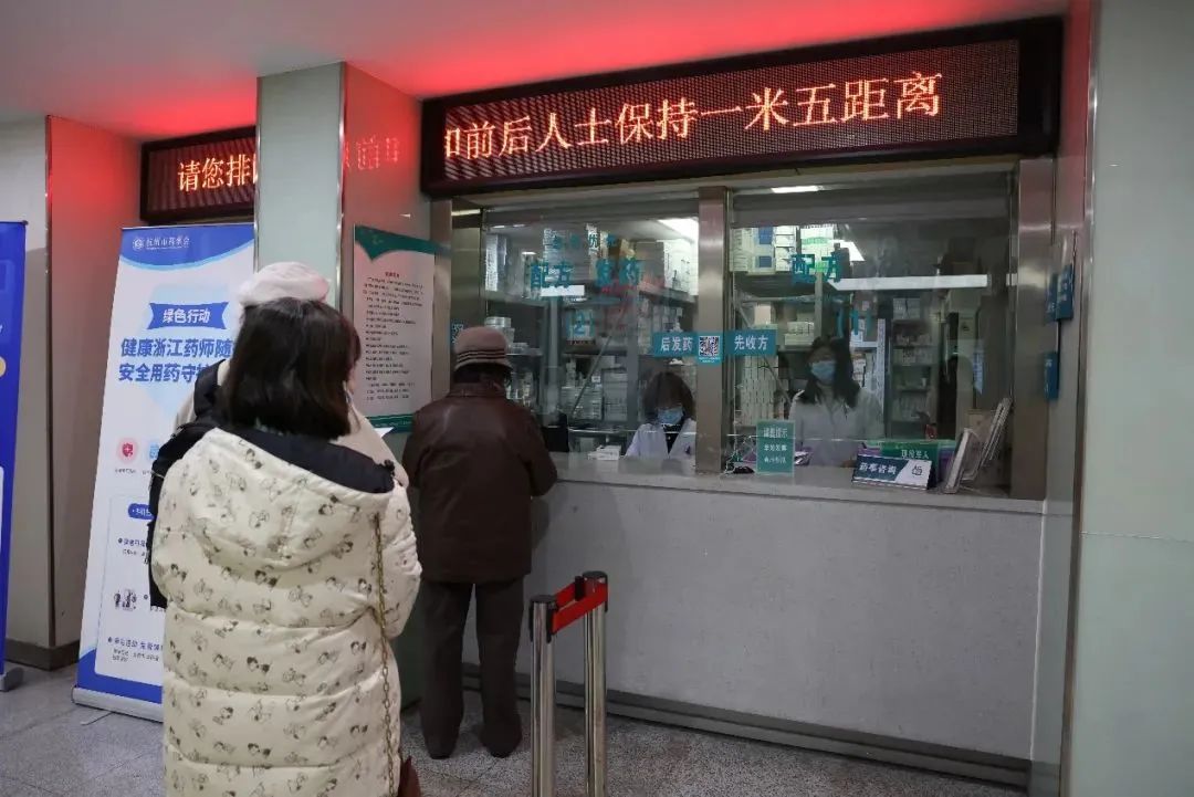 阿茲夫定片價格或?qū)⑦M(jìn)一步降低！杭州社區(qū)醫(yī)院能買到了嗎？