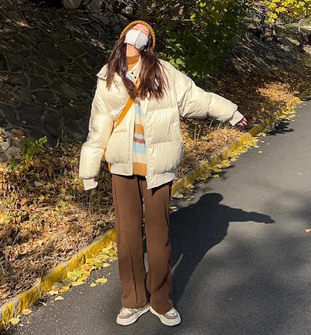 奶油色棉服+棕色闊腿褲.jpeg