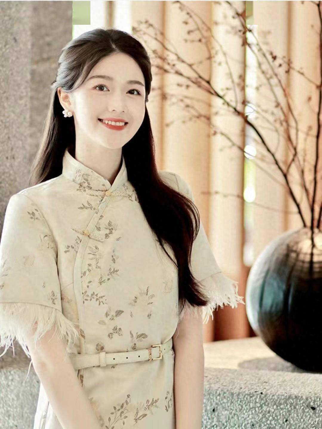 真見過大場面女人，裙子早就買這“3個”色系了，美的優(yōu)雅又高級